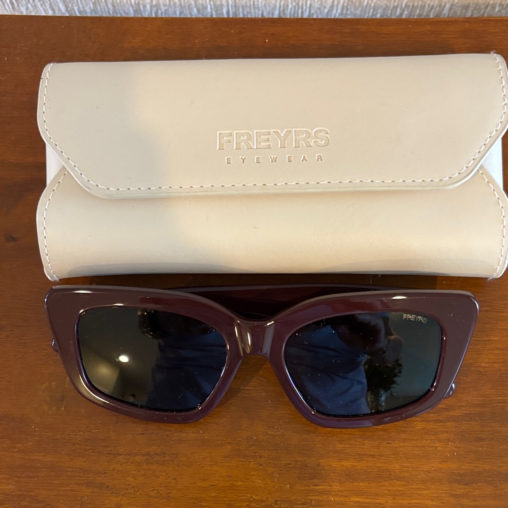 FREYRS Women's Burgundy Rectangular Sunglasses